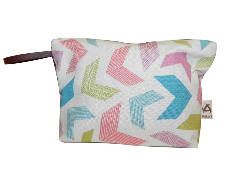 Multicolor Polyester Spacious Makeup Pouch, For Gift, Zipper